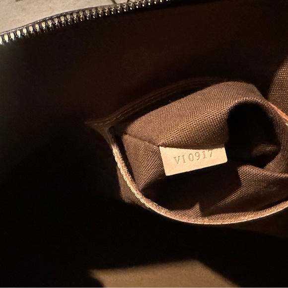 LOUIS VUITTON Monogram Alma Hand Bag.                    (made in France ) - Picture 9 of 16